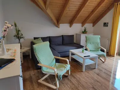 Ein Sitzbereich in der Unterkunft Gemütliche Ferienwohnung im schönen Erzgebirge - Wohnung Frühling