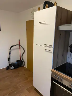 Küche/Küchenzeile in der Unterkunft FeWo WIEKO Plauen Leibnizstr. H3, DG links
