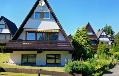 Das Gebäude in dem sich das Ferienhaus befindet