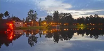Blick auf einen Fluss in der Nähe des Ferienhauses
