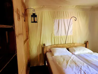 Ein Bett oder Betten in einem Zimmer der Unterkunft Dengler Hof