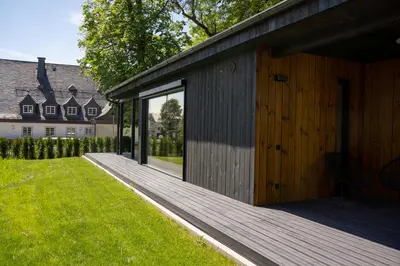 Ein Garten an der Unterkunft Hotel & Chalets by Revex