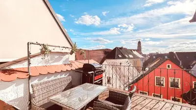 Ein Balkon oder eine Terrasse in der Unterkunft Zentrales Turm-Apt mit Terrasse