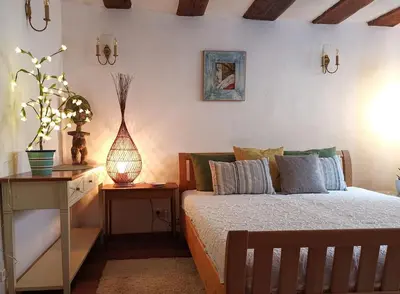 Ein Bett oder Betten in einem Zimmer der Unterkunft Charmantes Zimmer mit Bad im Stadtzentrum