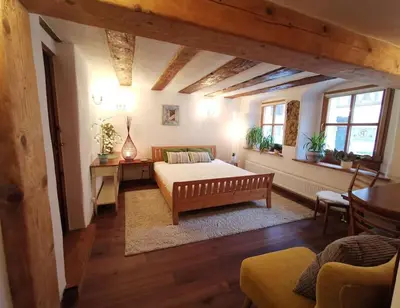 Ein Sitzbereich in der Unterkunft Charmantes Zimmer mit Bad im Stadtzentrum