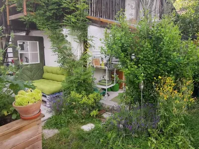 Ein Garten an der Unterkunft Charmantes Zimmer mit Bad im Stadtzentrum