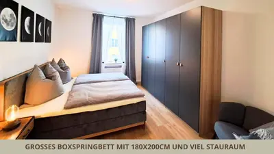 Ein Bett oder Betten in einem Zimmer der Unterkunft FeWo Markgrafenrefugium zentrumsnahe 2 Zi mit Küche für 1-4 Personen