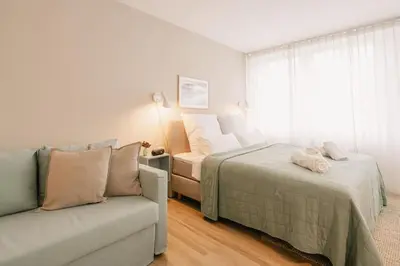 Ein Bett oder Betten in einem Zimmer der Unterkunft 5 Min Central 1 Room Apartment - Opera