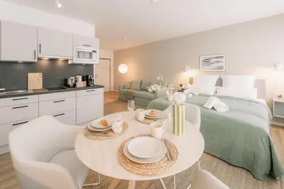 Küche/Küchenzeile in der Unterkunft 5 Min Central 1 Room Apartment - Opera