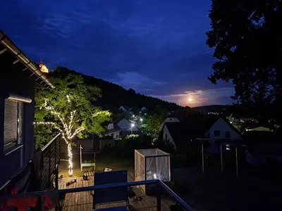 Ein allgemeiner Bergblick oder ein Berglick von der Ferienwohnung aus