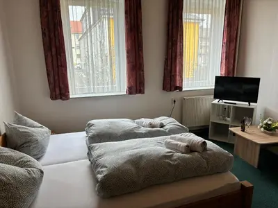 Ein Bett oder Betten in einem Zimmer der Unterkunft Goldener Loewe