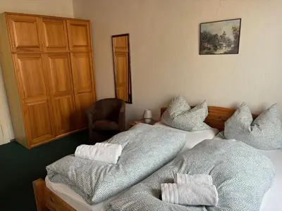 Ein Bett oder Betten in einem Zimmer der Unterkunft Goldener Loewe
