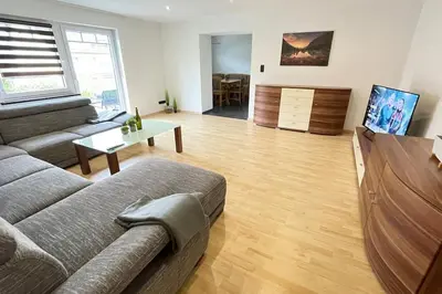 Ein Sitzbereich in der Unterkunft Shine Apartment Schwarzenfeld