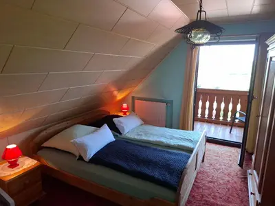 Ein Bett oder Betten in einem Zimmer der Unterkunft Pension Hubertushöhe