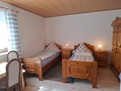 Ein Bett oder Betten in einem Zimmer der Unterkunft Pension Hubertushöhe