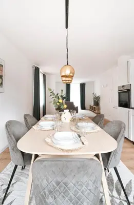 Küche/Küchenzeile in der Unterkunft Modernes 3-Zimmer-Apartment - nähe Krankenhaus, Altstadt, Bahnhof - Parken