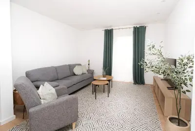 Ein Sitzbereich in der Unterkunft Modernes 3-Zimmer-Apartment - nähe Krankenhaus, Altstadt, Bahnhof - Parken