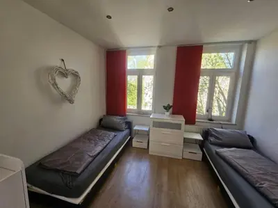 Ein Bett oder Betten in einem Zimmer der Unterkunft Stilvolle Ferienwohnung am Stadtwald von Plauen