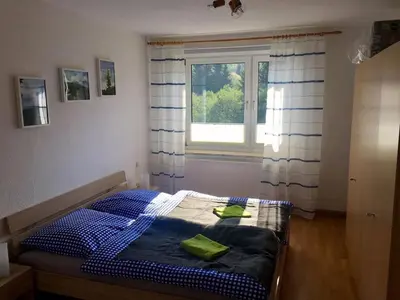 Ein Bett oder Betten in einem Zimmer der Unterkunft FeWo Lotti - 5 Personen, ruhige Lage, WLAN