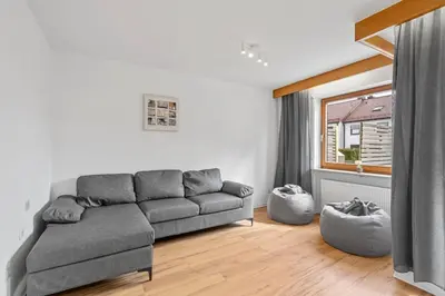 Ein Sitzbereich in der Unterkunft HomeTonight Workers Home - Komfortables Haus für bis zu 9 Monteure