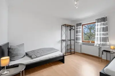 Ein Bett oder Betten in einem Zimmer der Unterkunft HomeTonight Workers Home - Komfortables Haus für bis zu 9 Monteure