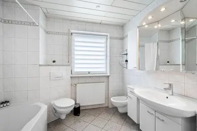 Ein Badezimmer in der Unterkunft HomeTonight Workers Home - Komfortables Haus für bis zu 9 Monteure