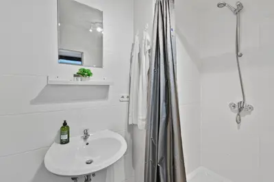 Ein Badezimmer in der Unterkunft HomeTonight Downtown in Bayreuth - 1-Zimmer-Apartment in historischer Altstadt