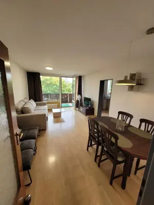Ein Sitzbereich in der Unterkunft Zentrale 2 Zimmer-Wohnung mit Balkon