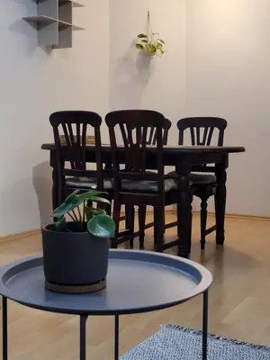 Ein Sitzbereich in der Unterkunft Zentrale 2 Zimmer-Wohnung mit Balkon