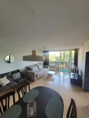 Ein Sitzbereich in der Unterkunft Zentrale 2 Zimmer-Wohnung mit Balkon