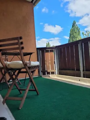 Ein Balkon oder eine Terrasse in der Unterkunft Zentrale 2 Zimmer-Wohnung mit Balkon