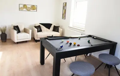 Ein Sitzbereich in der Unterkunft Timber Suite - near Rußweiher