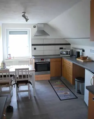 Küche/Küchenzeile in der Unterkunft Ferienwohnung Hammerwaldblick im Dachgeschoss