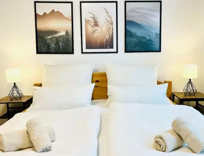 Ein Bett oder Betten in einem Zimmer der Unterkunft FRÜHLINGSAKTION Moderne 2-Zimmer Wohnung im Stadtzentrum mit Parkplatz