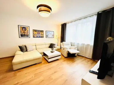 Ein Sitzbereich in der Unterkunft FRÜHLINGSAKTION Moderne 2-Zimmer Wohnung im Stadtzentrum mit Parkplatz