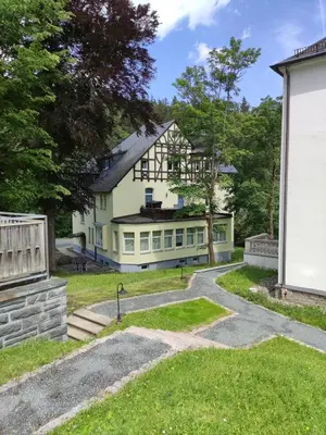 Das Gebäude in dem sich die Ferienwohnung befindet