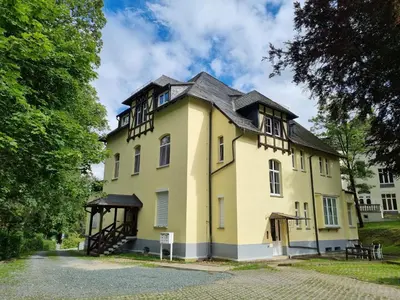 Das Gebäude in dem sich die Ferienwohnung befindet