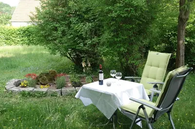 Ein Garten an der Unterkunft Ferienwohnung Linde bei Ferienwohnungen May