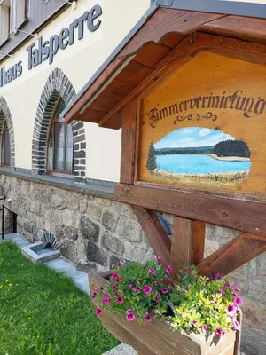 Das Gebäude in dem sich das Gasthaus befindet