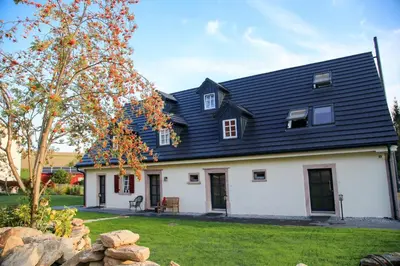 Das Gebäude in dem sich die Ferienwohnung befindet
