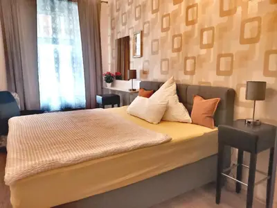 Ein Bett oder Betten in einem Zimmer der Unterkunft VogelWarte - gemütlich, gut ausgestattet, zentrumsnah