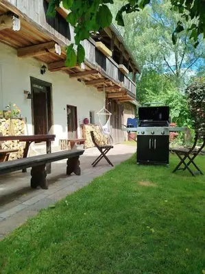 Ein Garten an der Unterkunft Altes Otto Haus