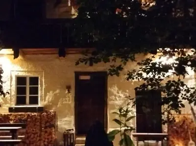 Das Gebäude in dem sich das Ferienhaus befindet