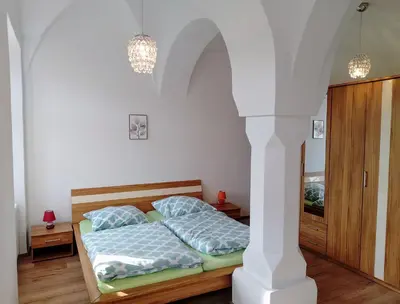 Ein Bett oder Betten in einem Zimmer der Unterkunft Ferienwohnung im Rittergut Plohn 500 meter zum Freizeitpark