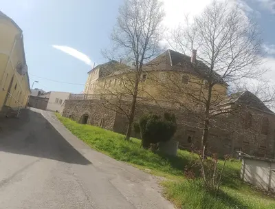 Das Gebäude in dem sich die Ferienwohnung befindet