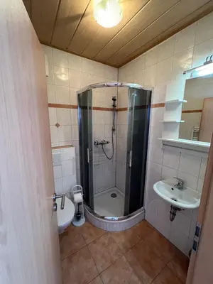 Ein Badezimmer in der Unterkunft Gasthaus & Metzgerei Besenhardt
