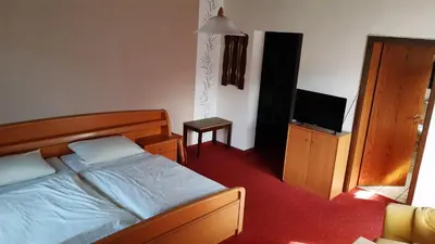 Ein Bett oder Betten in einem Zimmer der Unterkunft Waldpension Rabeneck