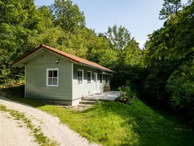 Das Gebäude in dem sich das Ferienhaus befindet