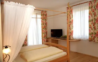 Ein Bett oder Betten in einem Zimmer der Unterkunft Naturhotel Goldene Zeit
