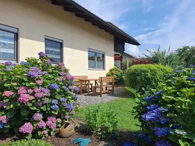 Ein Garten an der Unterkunft Ferienwohnung Bethke
